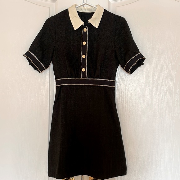 Short-Sleeved Black Dress - Picture 2 of 6